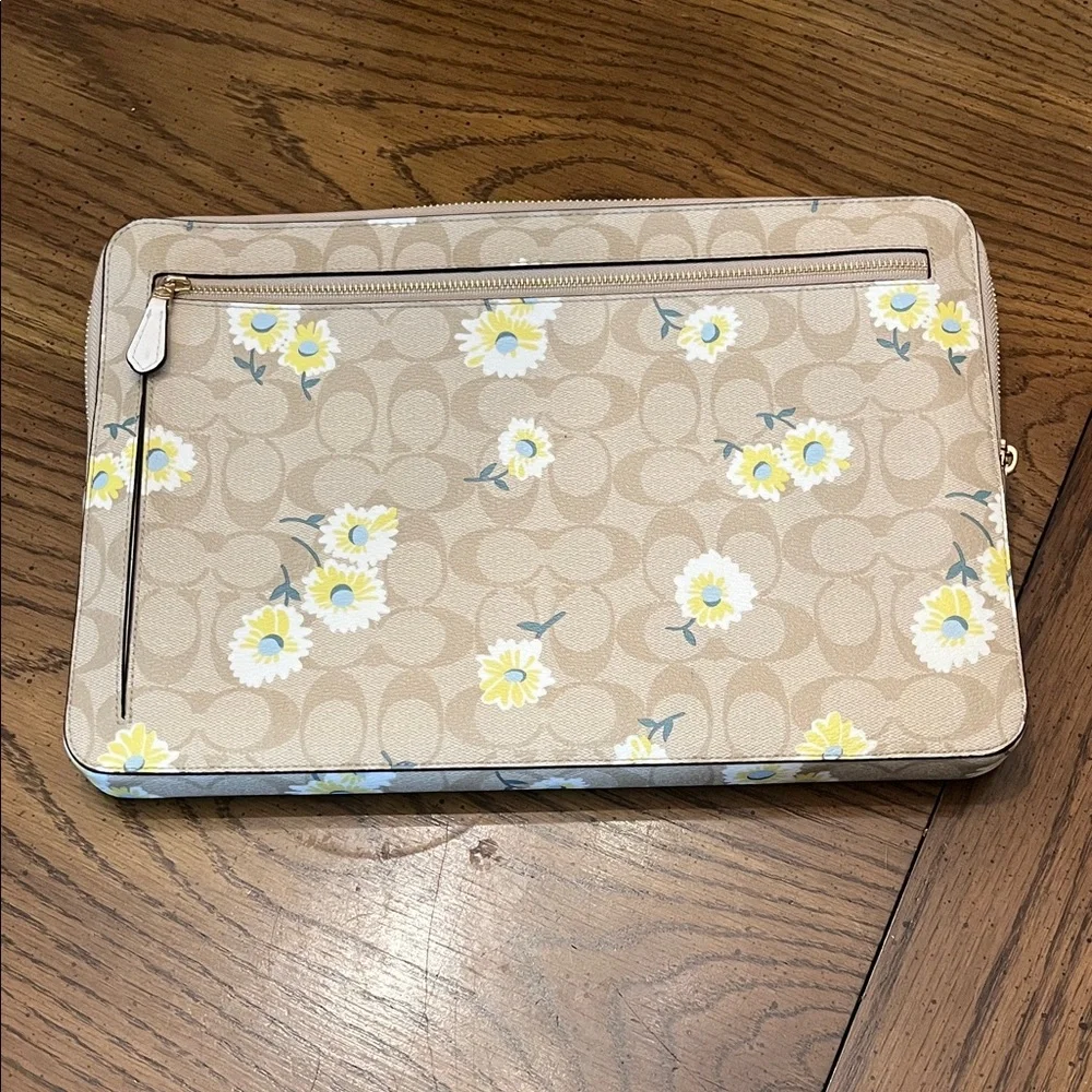 Coach Laptop Sleeve In Signature‎ Canvas With Daisy Print